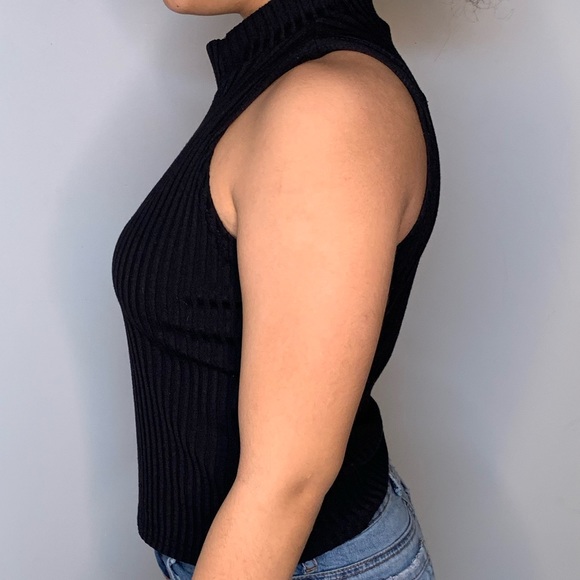 Sleeveless Shirt ✨ - Picture 2 of 4